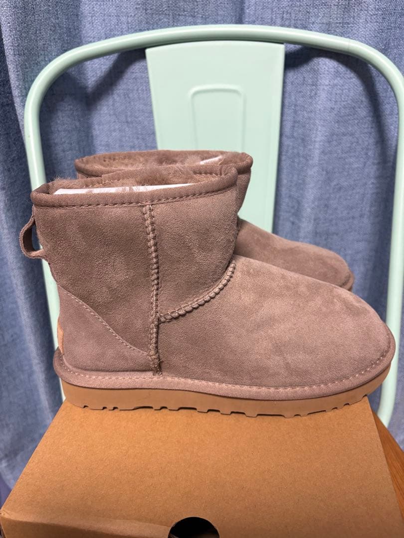 (新品・未使用) UGG ブーツ　Classic Mini II サイズ8
