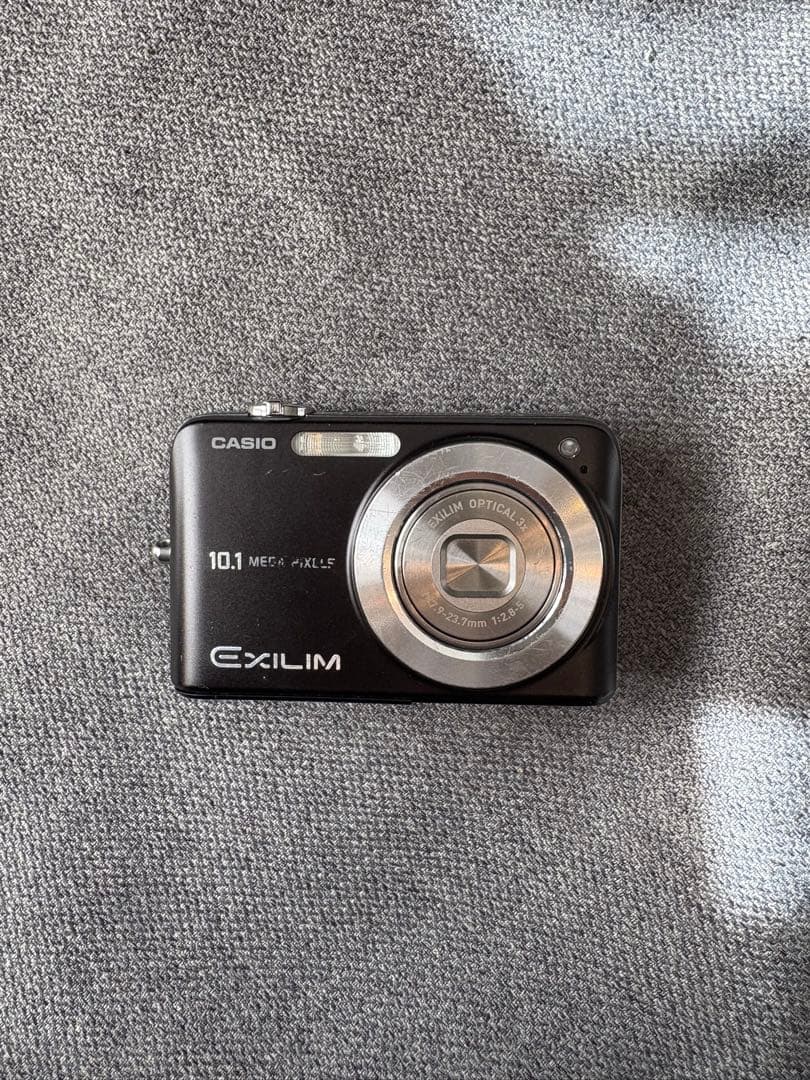 CASIO EXILIM 10.1メガピクセル デジタルカメラ