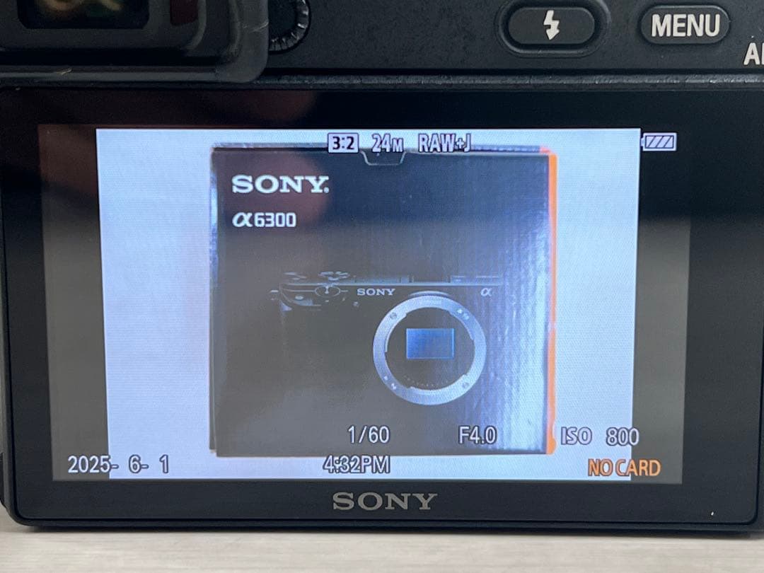中古　Sony α6300 バッテリー3個　ジャンクレンズ2本