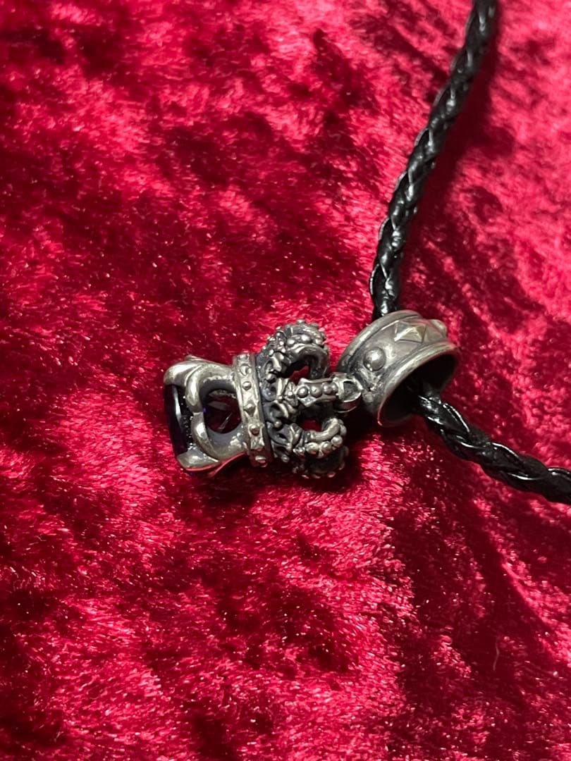 ジャスティンデイビス　ペンダントトップ　クラウン　パープル