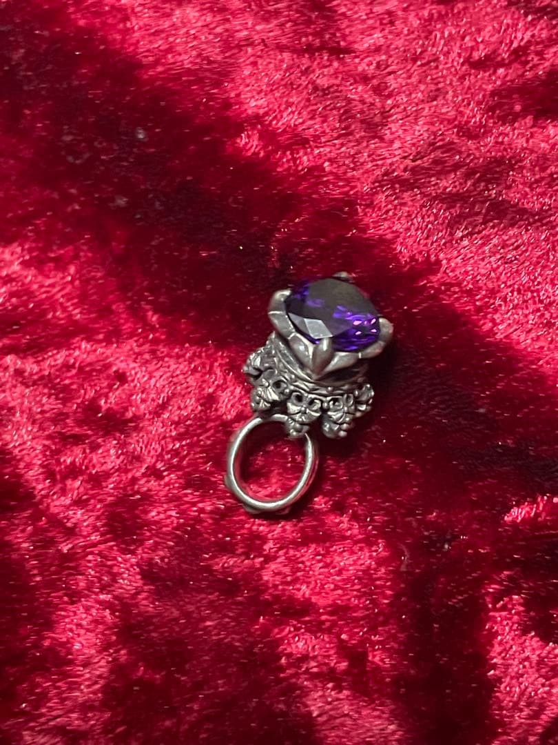 ジャスティンデイビス　ペンダントトップ　クラウン　パープル