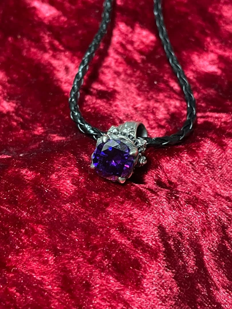 ジャスティンデイビス　ペンダントトップ　クラウン　パープル