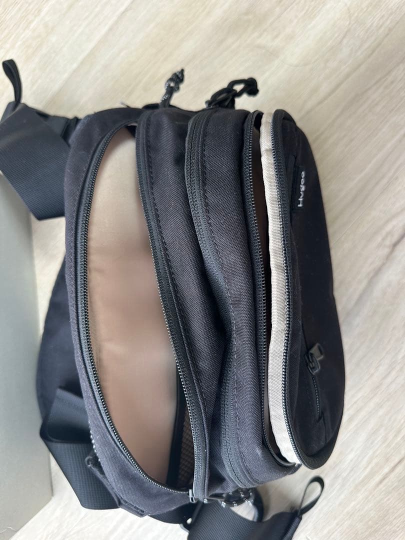 Hugooハグー　ヒップシート　ブラック　ベージュ