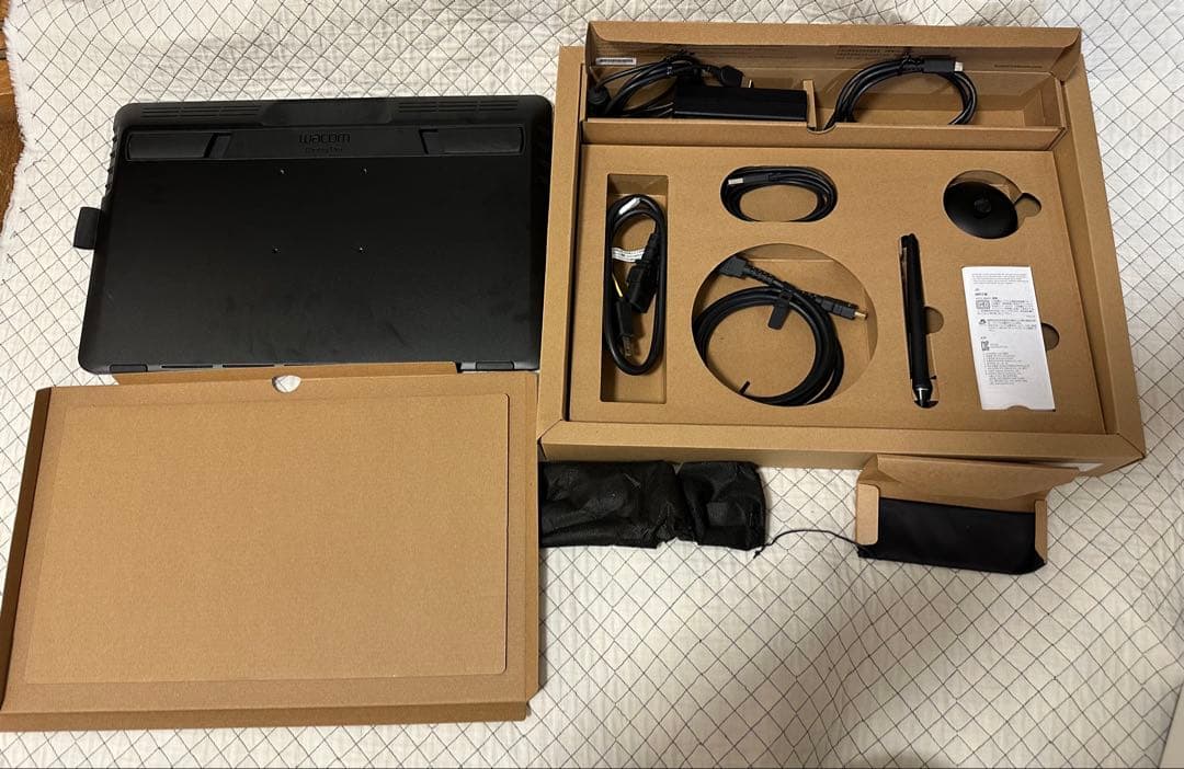 Wacom Cintiq Pro 16 液タブ　液晶ペンタブレット