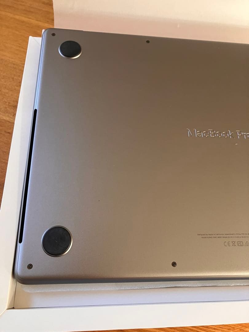 221 超美品　MacBook Pro 14インチ　新品ハードケース付き