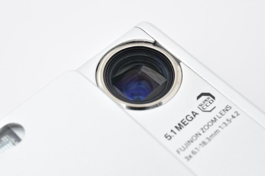 【お値下げ歓迎・ほぼ新品】 FUJIFILM FinePix Z3 シルバー