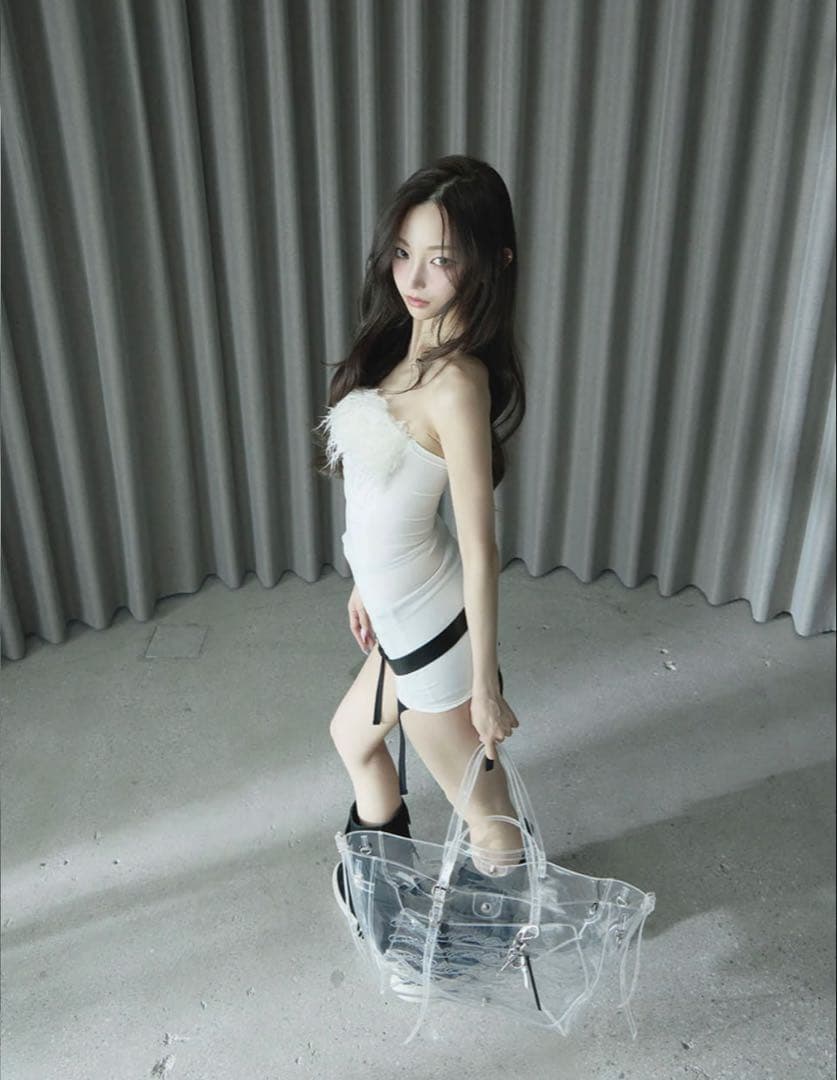 theredthread S feathery bare tops フェザー