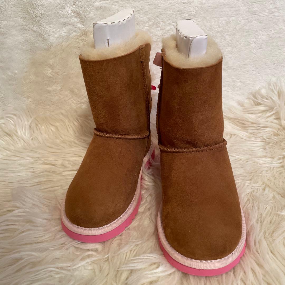 UGG ブラウン・ピンク リボン付きブーツ　20センチ