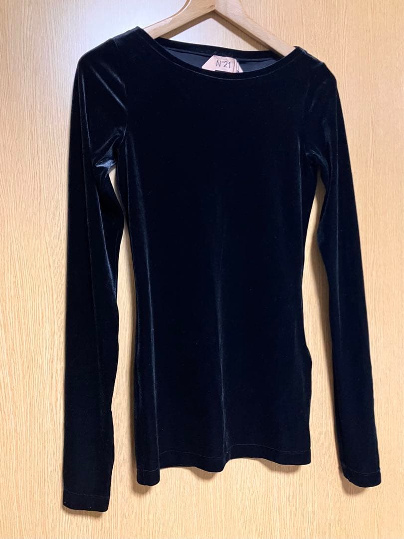 新品　23AW ヌメロ ヴェントゥーノ　ベルベットトップス　カットソー　黒