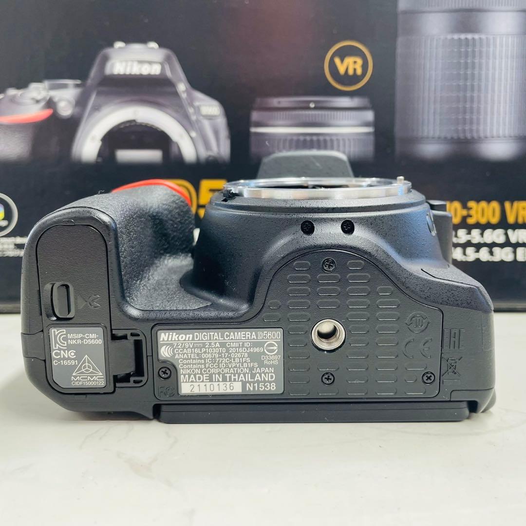 Nikon  D5600 18-140 VR レンズキット ショット数1,684