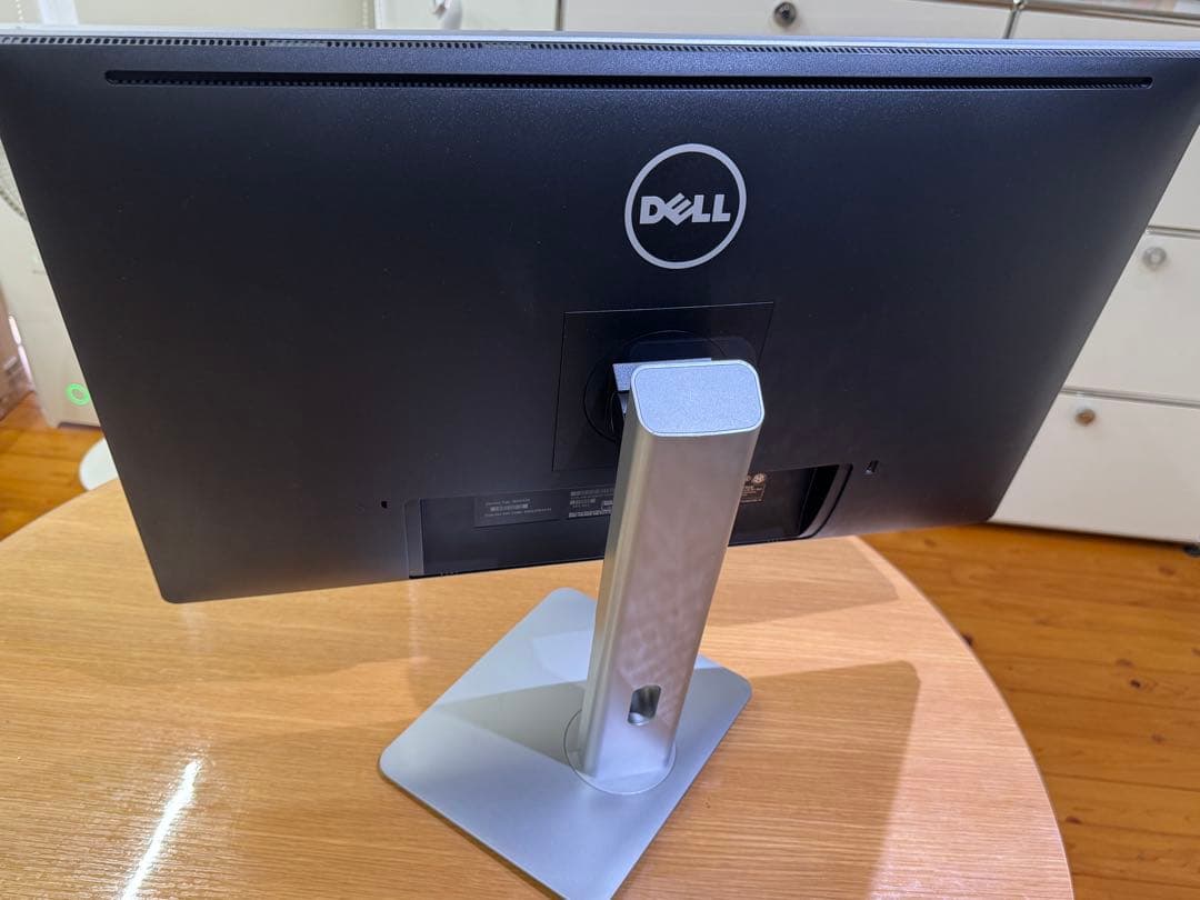 DELL 27インチ　4Kディスプレイ 本体 P2715Q