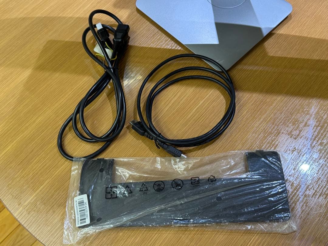 DELL 27インチ　4Kディスプレイ 本体 P2715Q