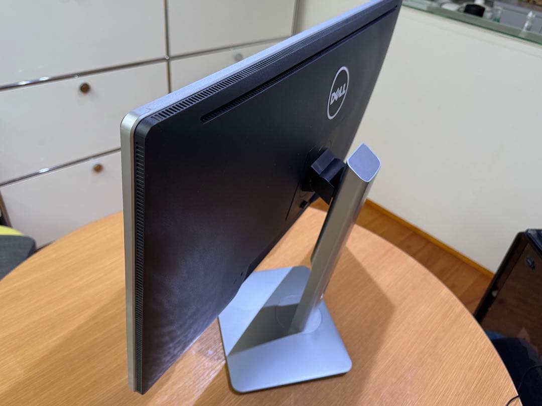 DELL 27インチ　4Kディスプレイ 本体 P2715Q