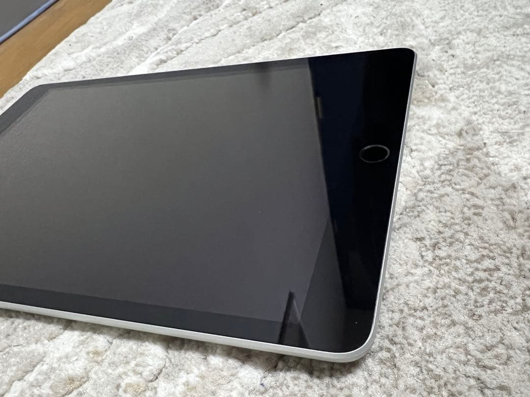 【美品】Apple iPad 第9世代10.2インチ wifi