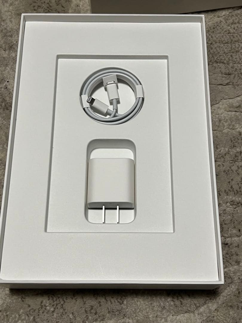 【美品】Apple iPad 第9世代10.2インチ wifi