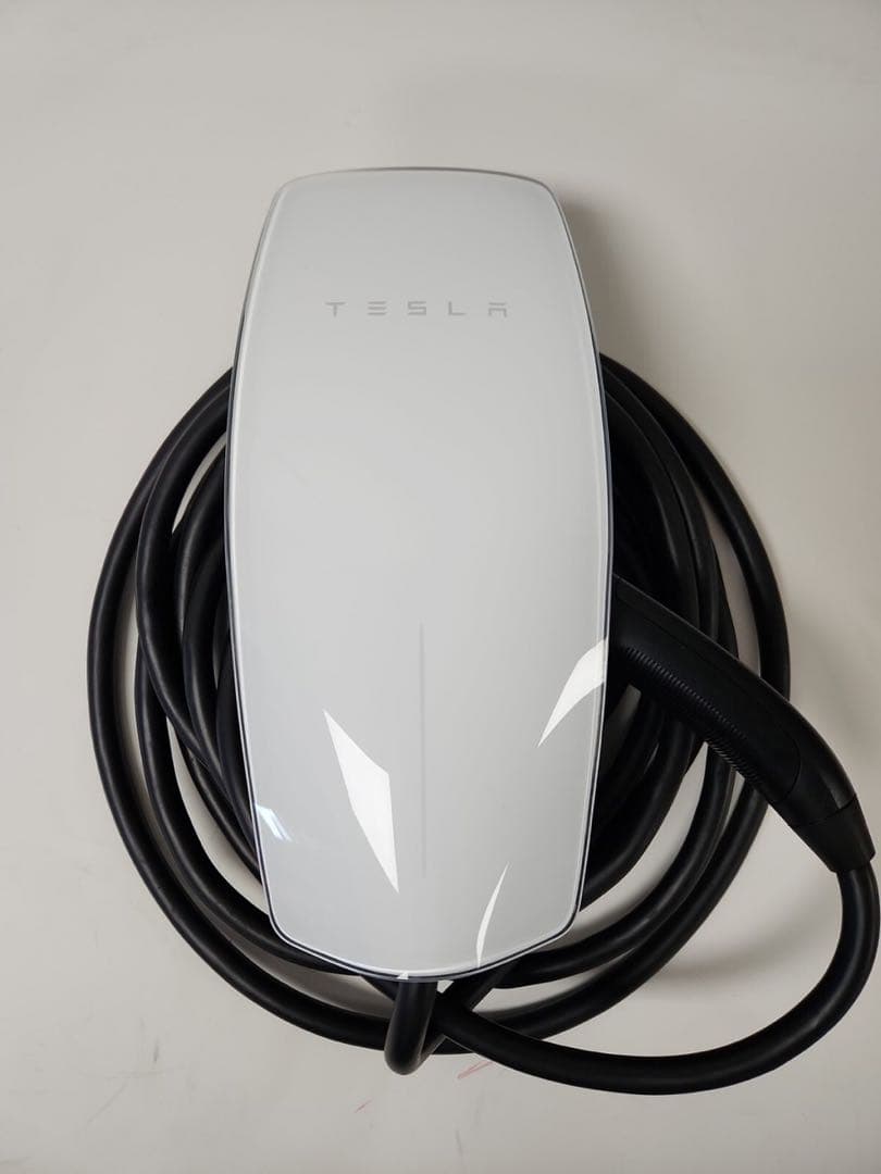 Tesla 充電器 ウォールマウントタイプ