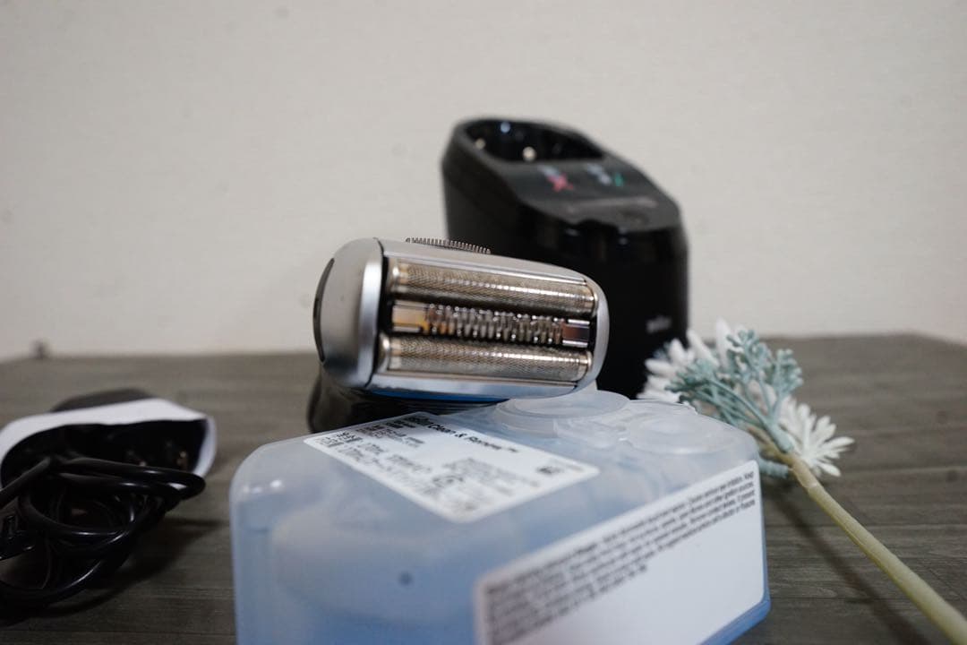 【ne】Braun S8 メンズ電気シェーバー ブラウンシリーズ8