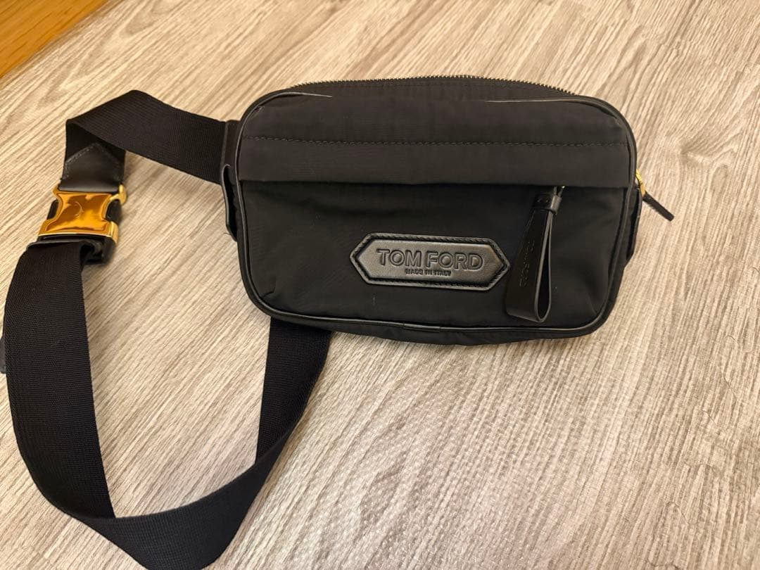 【中古美品】TOM FORD 黒 ボディバッグ