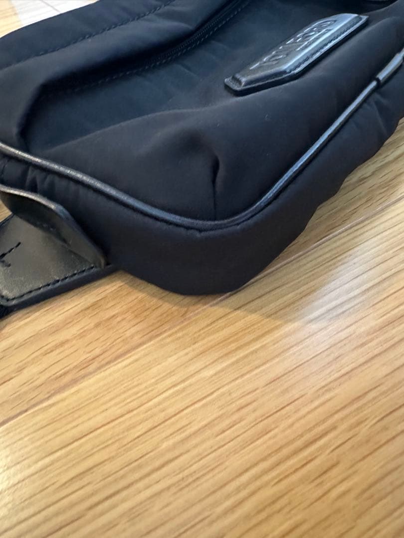 【中古美品】TOM FORD 黒 ボディバッグ