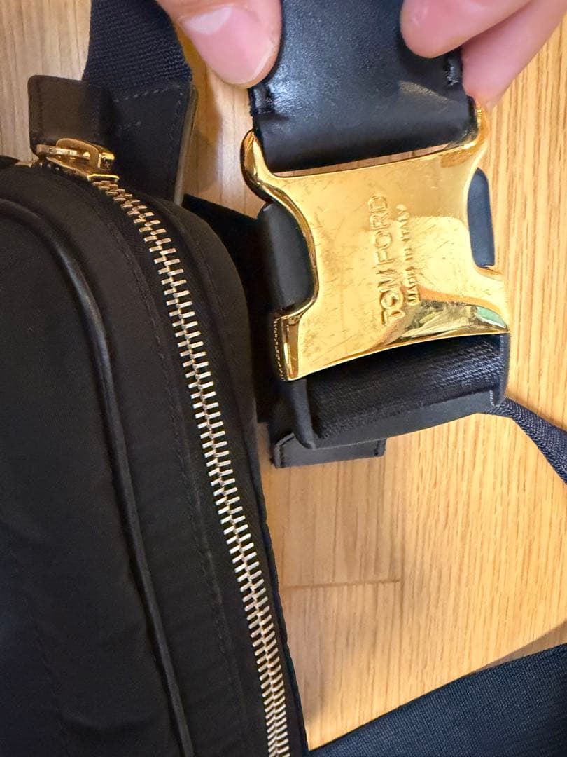 【中古美品】TOM FORD 黒 ボディバッグ