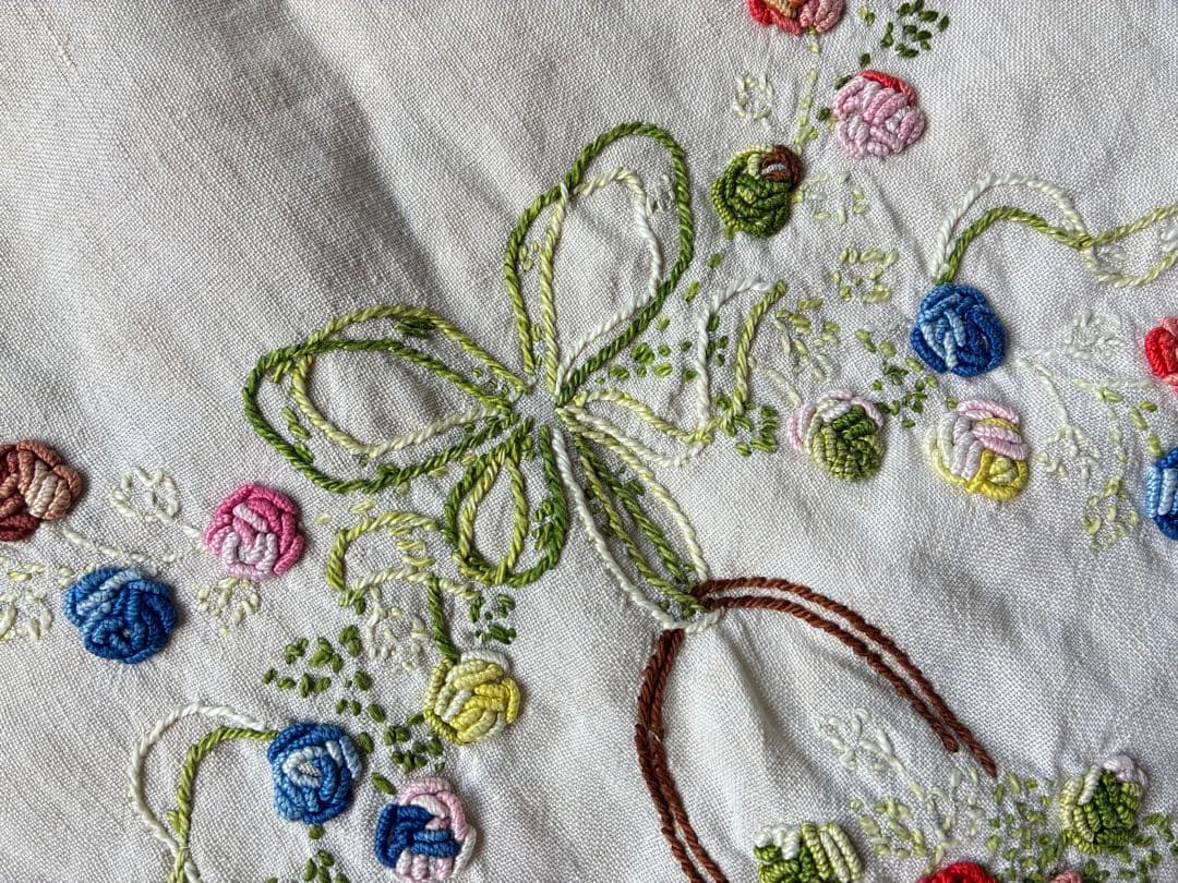 フランスアンティーク　ヴィンテージ*大きな花かご刺繍　ドイリー　かごカバー