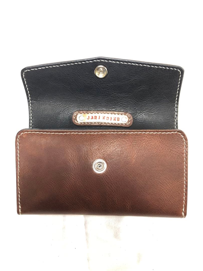 ツートンカラーがカジュアルなオイルヌメ革三つ折りシャグポーチ