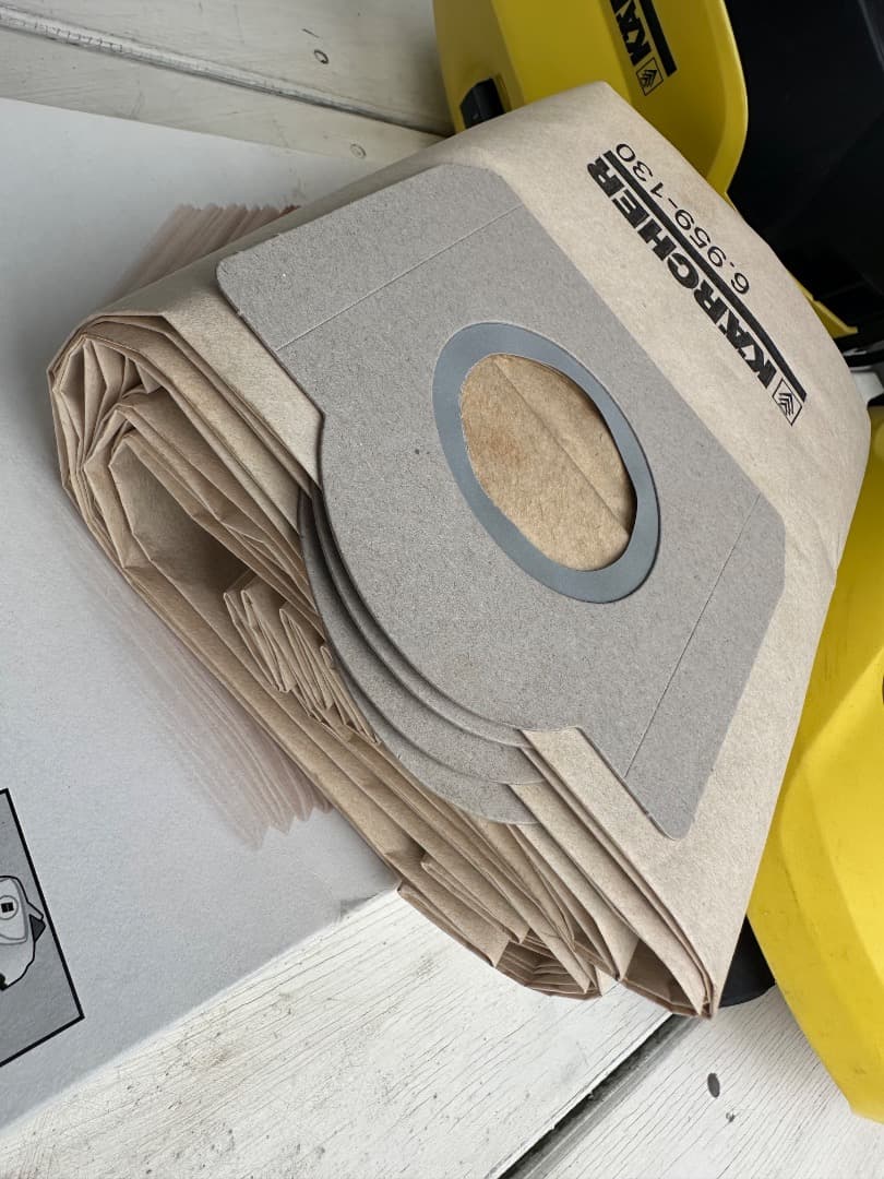 値下げ！KARCHER WD3.310Mケルヒャー乾湿両用掃除機フィルター4枚付