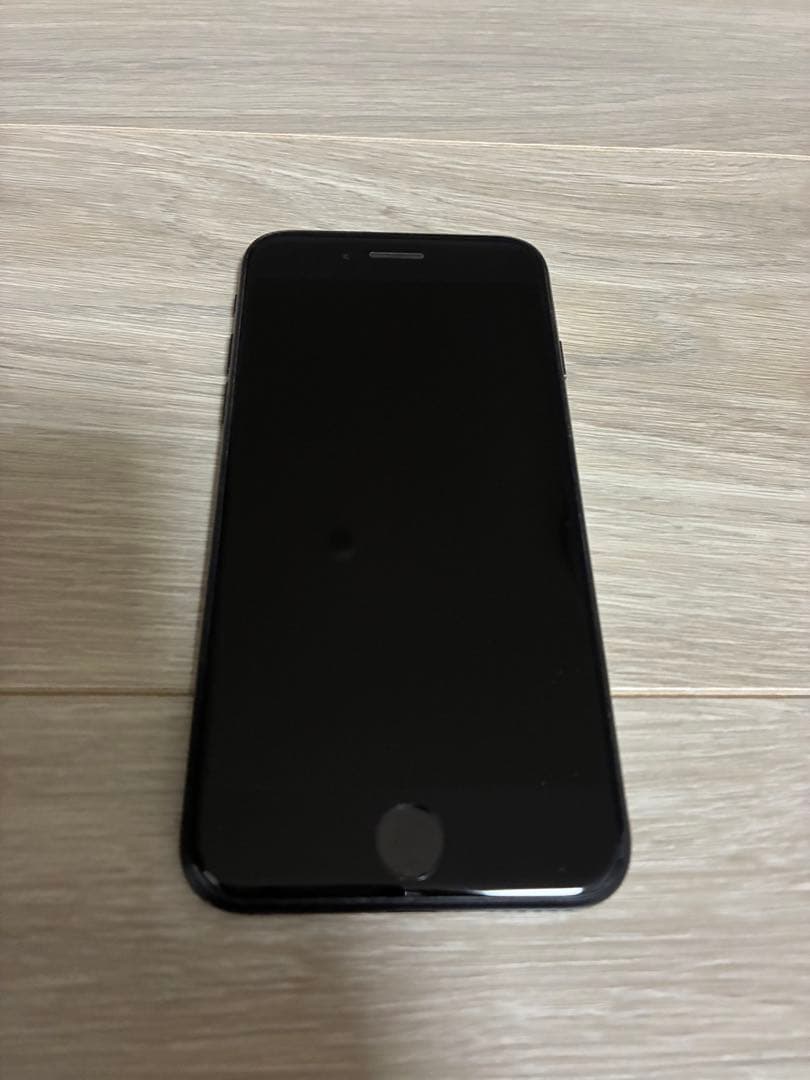 Apple 【iPhone SE 】ブラック 本体