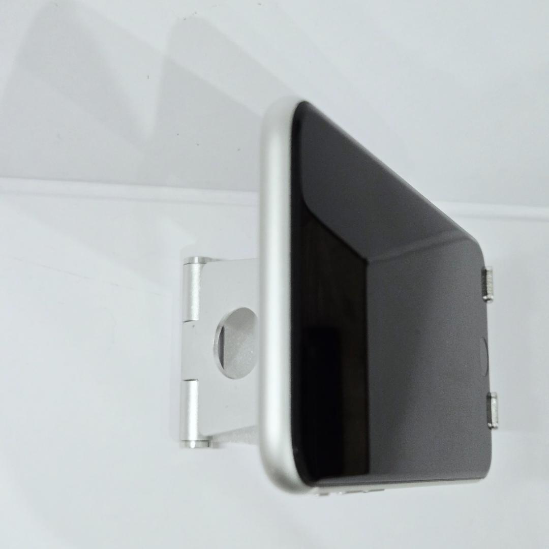 02 iPhoneSE 第二世代 ホワイト SIMフリー