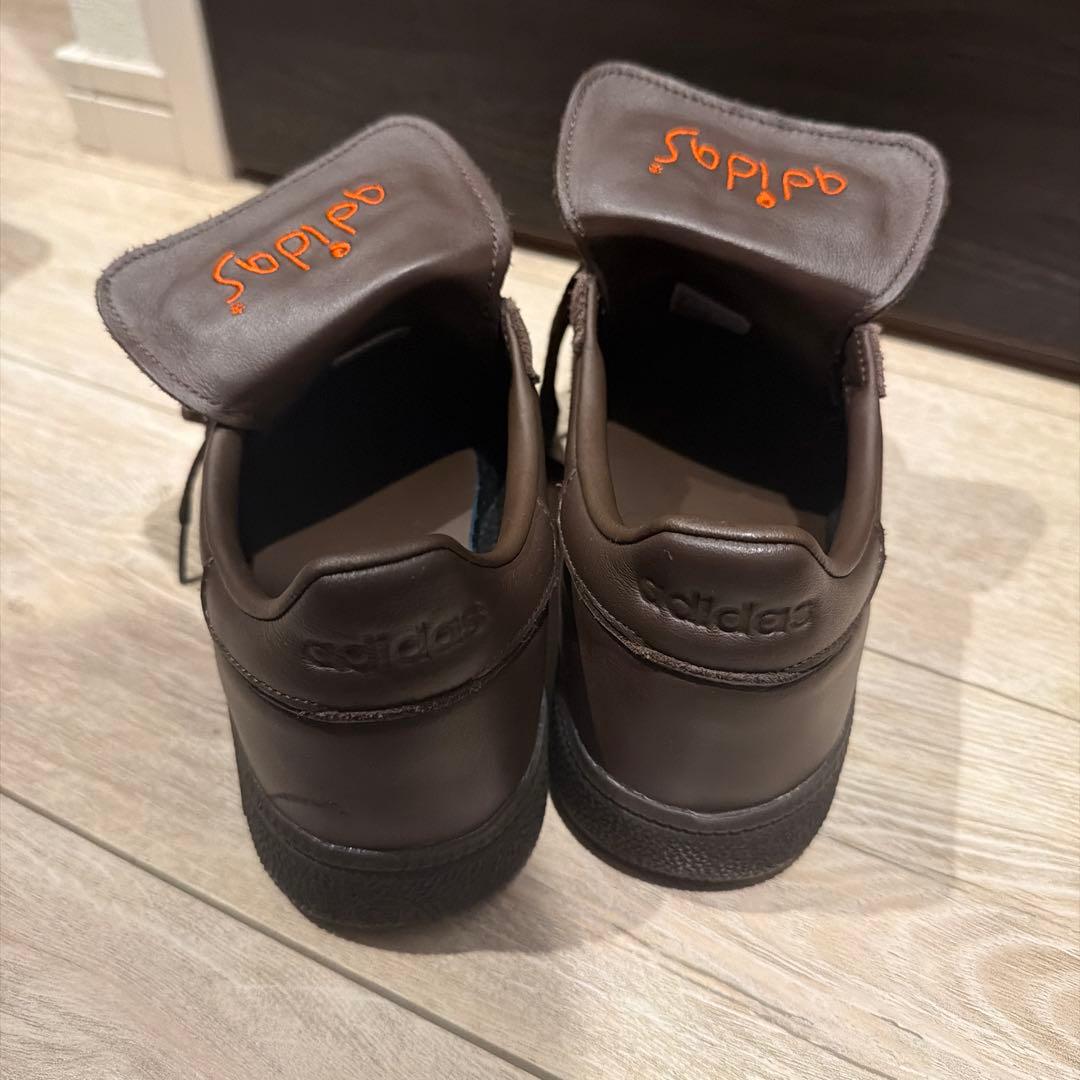 adidas ブラウンレザー スニーカー