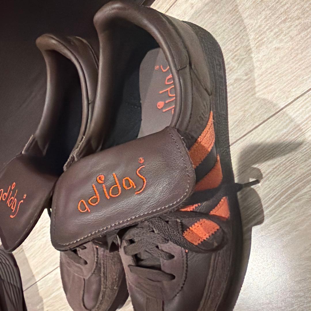 adidas ブラウンレザー スニーカー