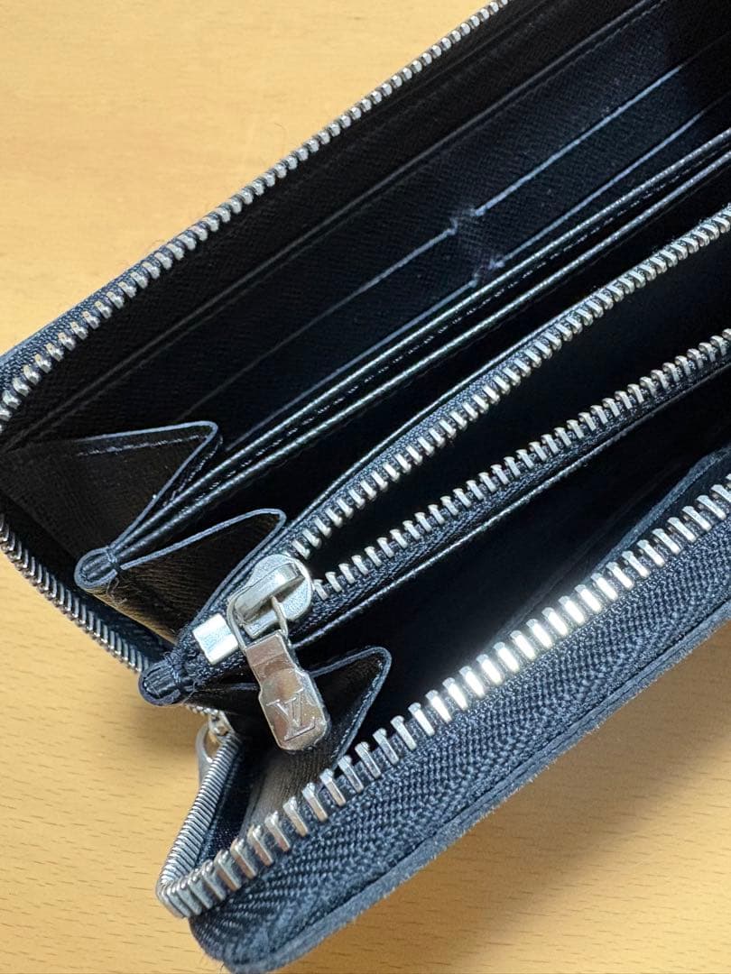 Louis Vuitton エピ　ジッピー・ウォレット　黒