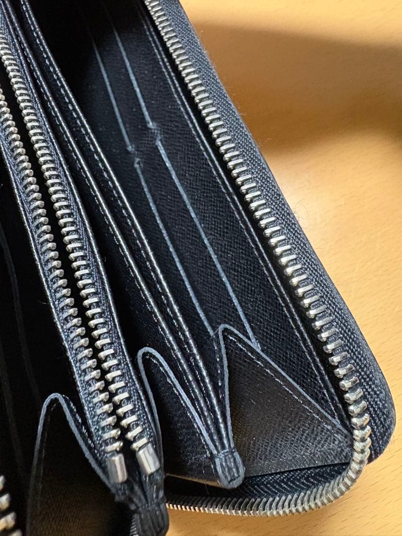 Louis Vuitton エピ　ジッピー・ウォレット　黒