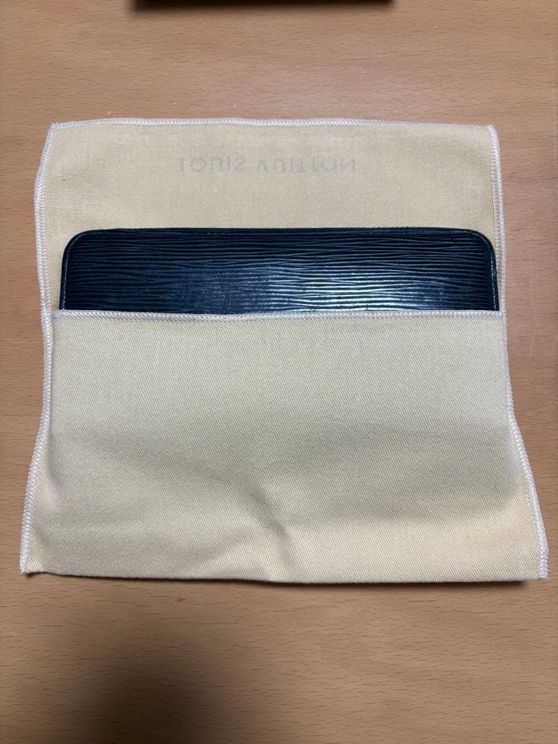 Louis Vuitton エピ　ジッピー・ウォレット　黒