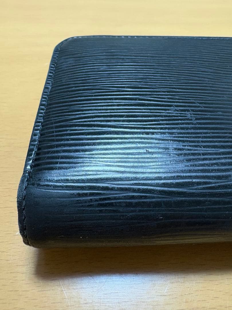 Louis Vuitton エピ　ジッピー・ウォレット　黒