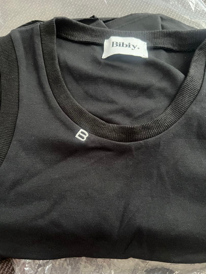 【新品未使用】Bibiy.IRIS RUFFLE TOP（BLACK）