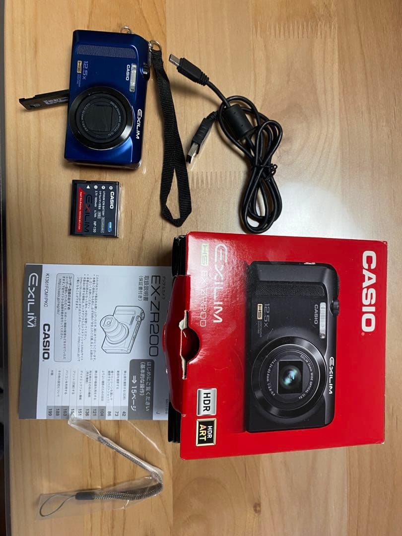 デジタルカメラ CASIO EXILIM EX-ZR200