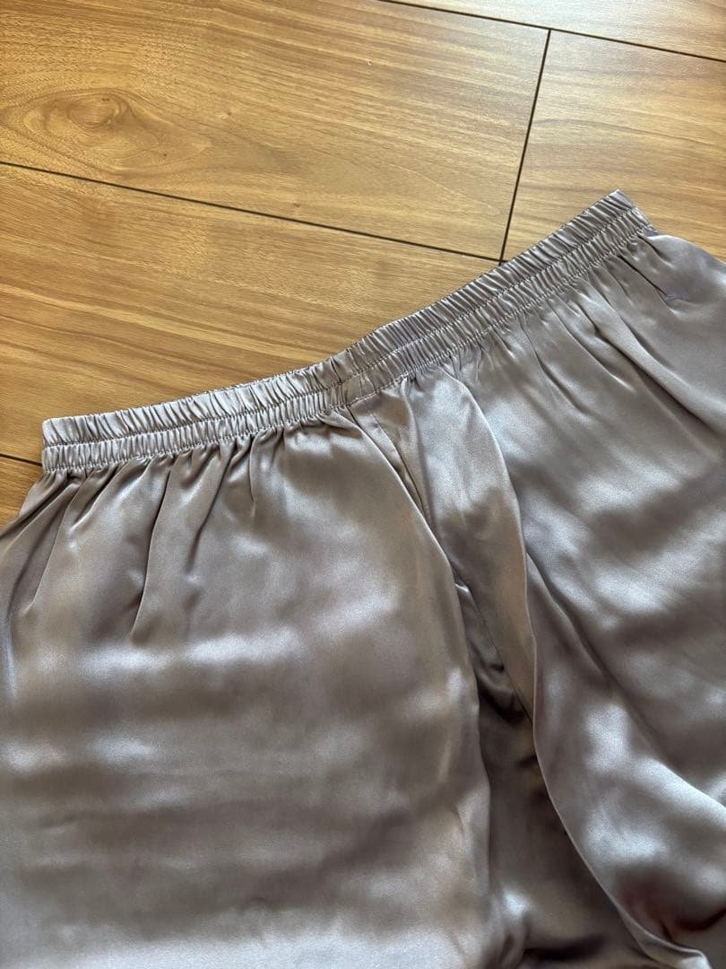 【新品未使用】kurevy レディース 高級シルクパジャマ シルバー S