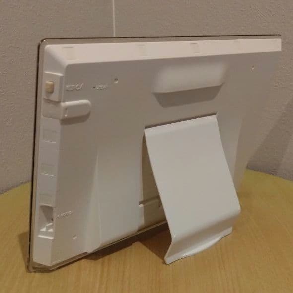 UN-10E5-W プライベート・ビエラ ポータブルテレビ 10インチ