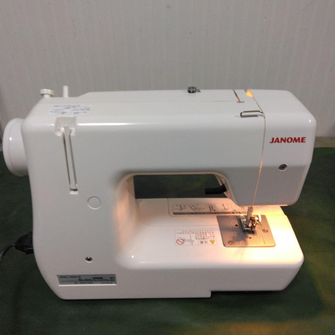 ジャノメミシンJE-105型未使用に近い。