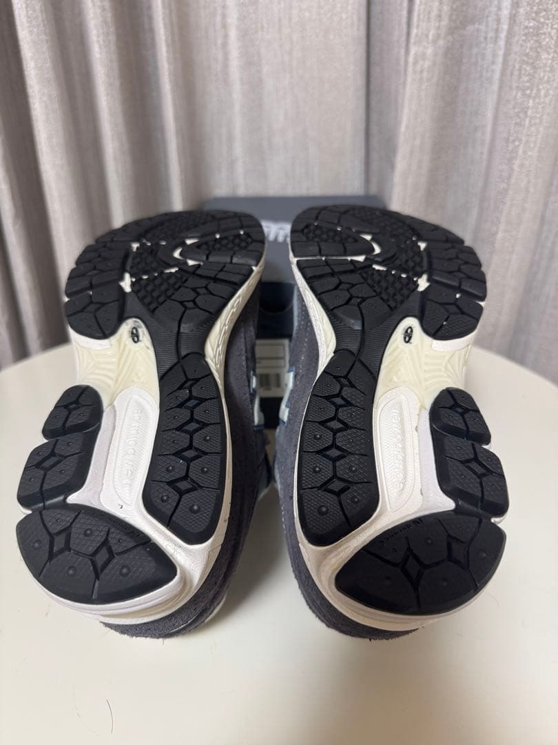 靴 New Balance 2002RFB