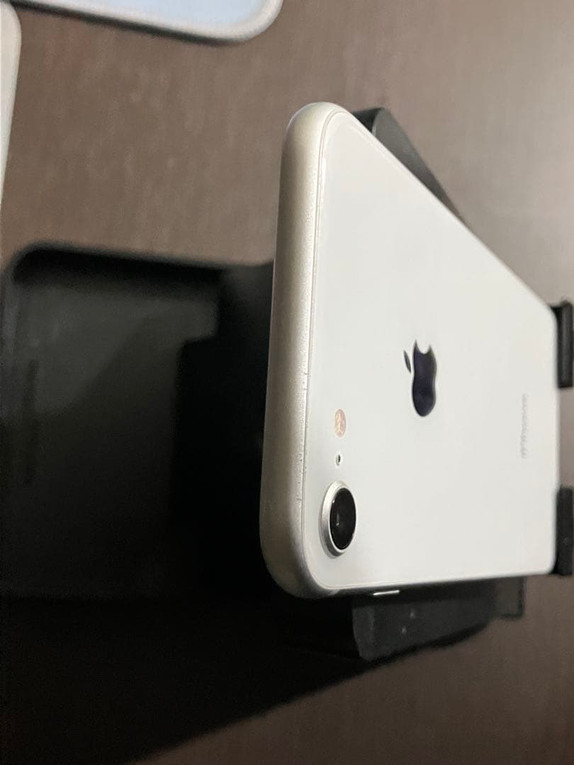 Apple iPhone 8シルバー　充電器付き