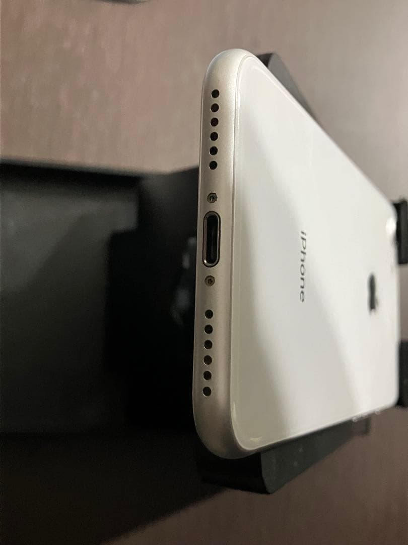 Apple iPhone 8シルバー　充電器付き