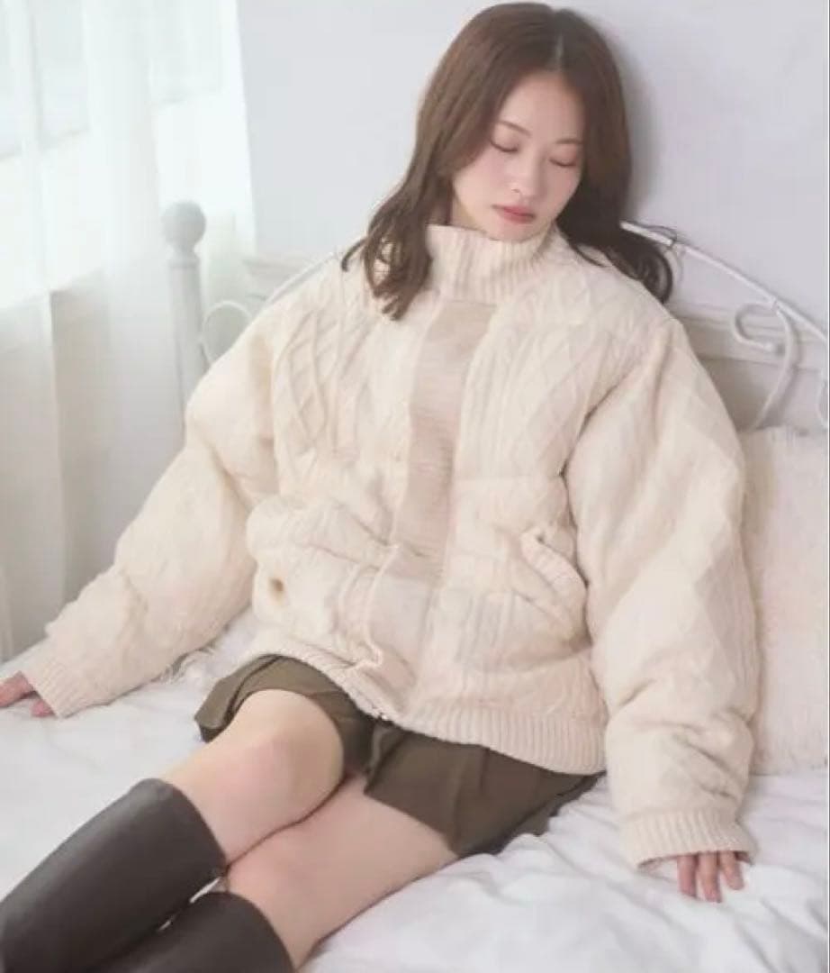 ボリュームニットナカワタジャケット ホワイト / ダウンジャケット アイボリー