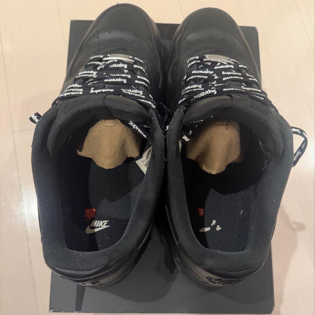Nike Air Force 1 Low Supreme ブラック