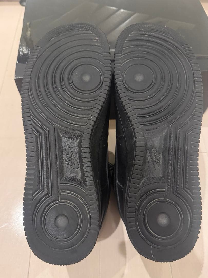 Nike Air Force 1 Low Supreme ブラック