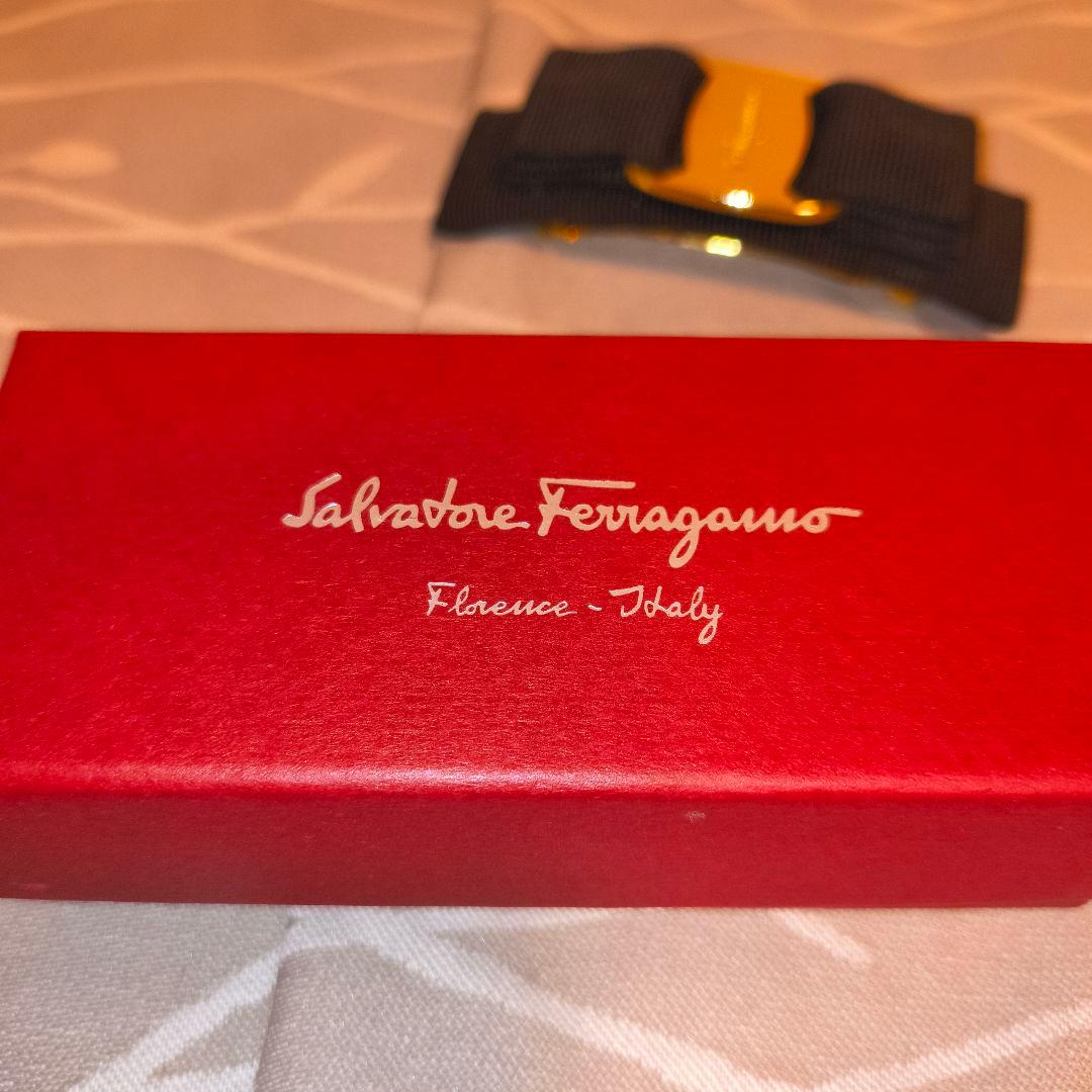 美品 サルヴァトーレフェラガモ リボン バレッタ ダークブラウン ヴァラ