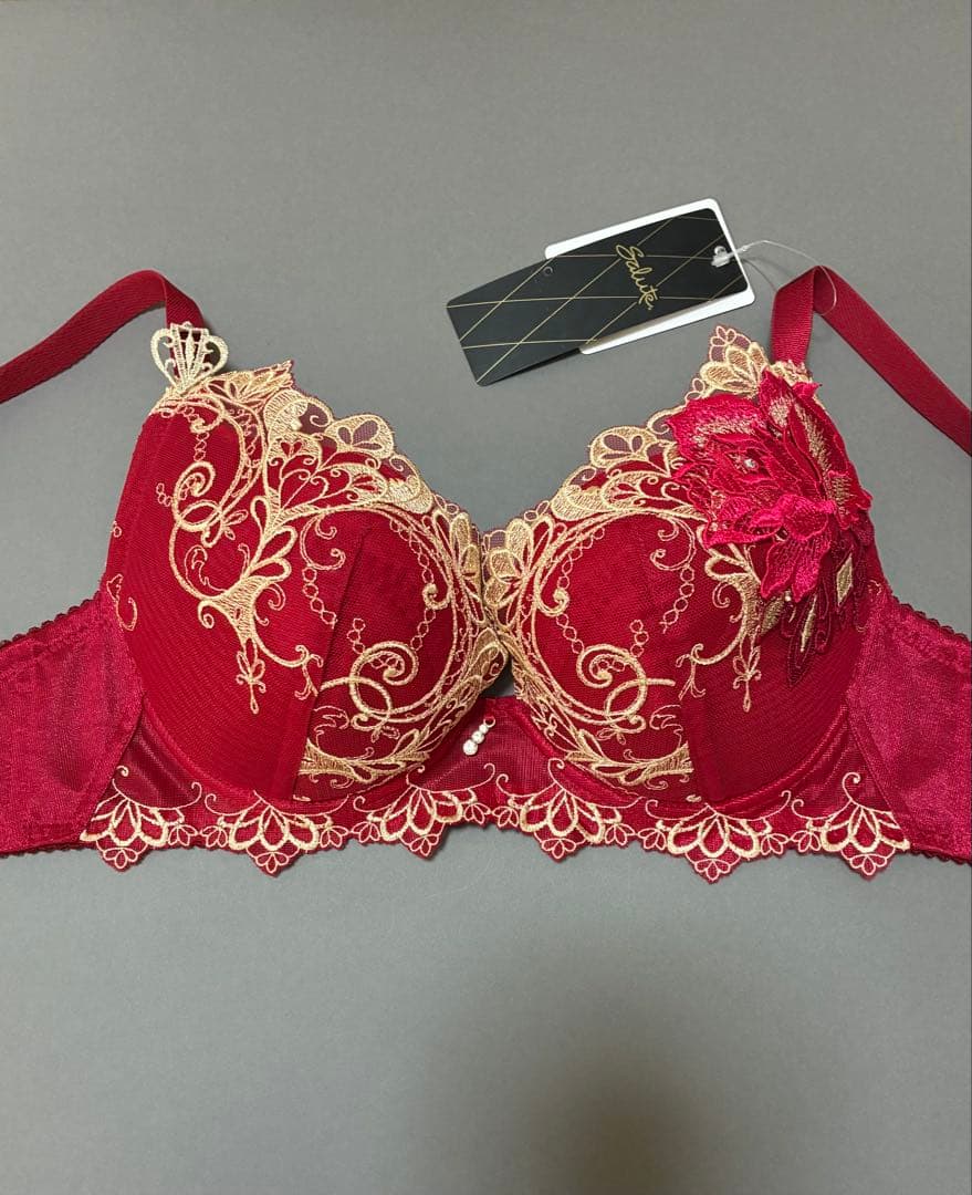 週末値下げ⭐️Salute サルート70g RE E70・M