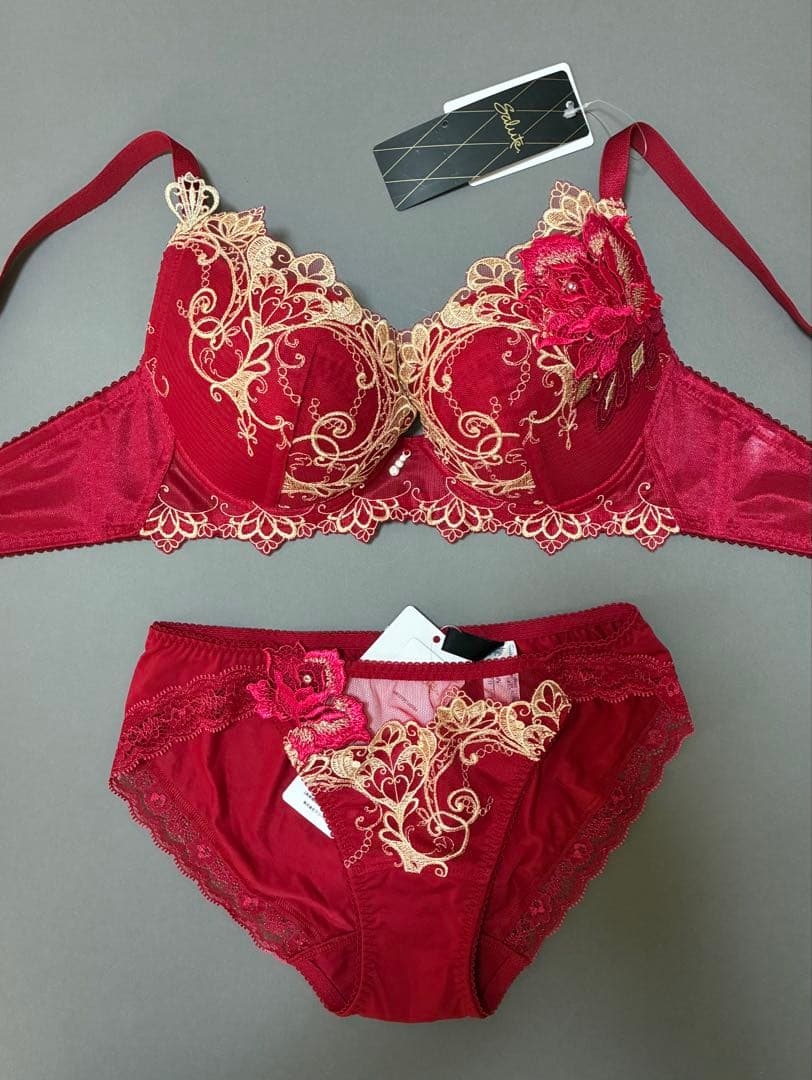 週末値下げ⭐️Salute サルート70g RE E70・M