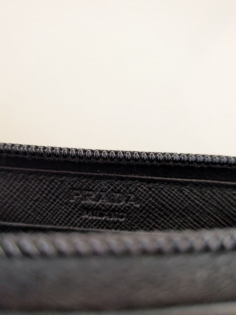 【美品】PRADA プラダ ラウンドファスナー サフィアーノレザー レザー